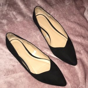 Black flat shoes